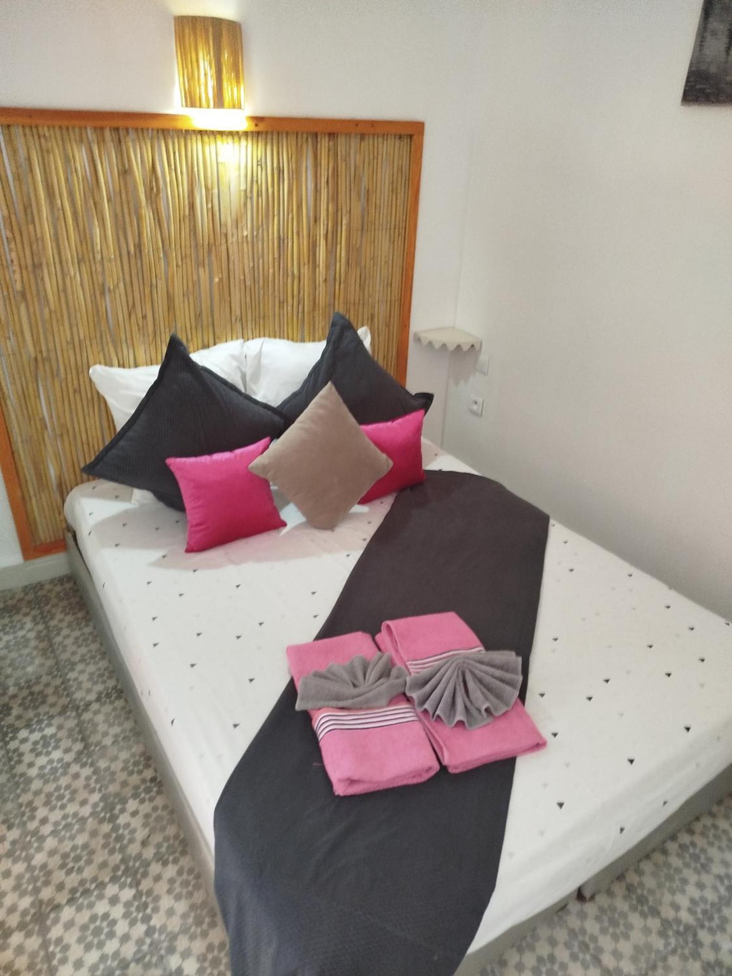 Bab Lakhmiss Riad