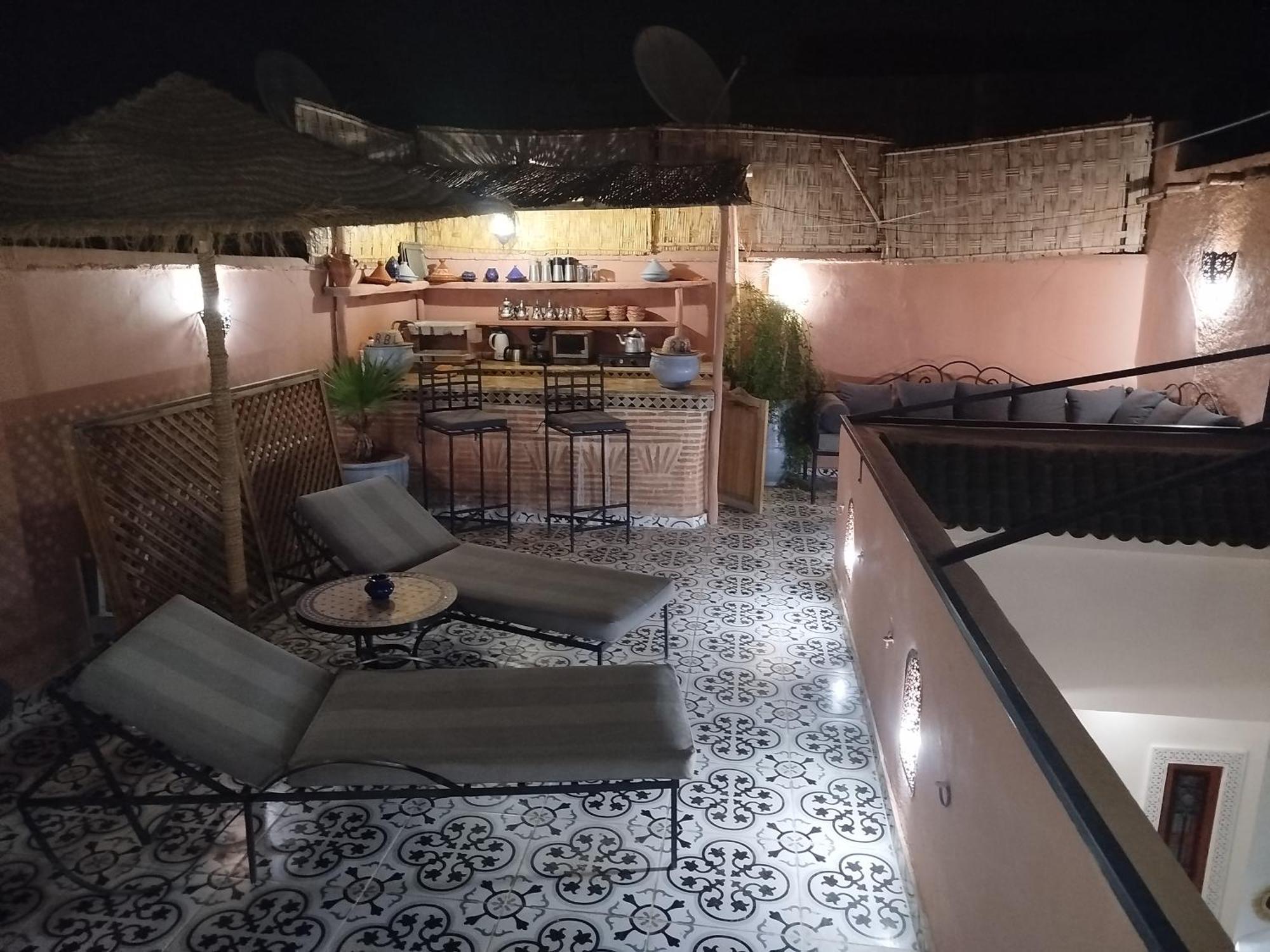 Bab Lakhmiss Riad 2*
